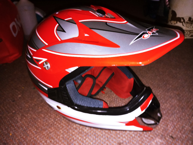 MOTOCROSS V310  HELMET  SIZE LARGE in Motorcycle Parts & Accessories in Sarnia - Image 3