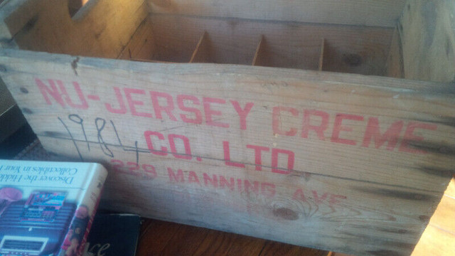 Old Wood Crate: Nu-Jersey Creme Co. Ltd. 229 Manning Ave Toronto in Arts & Collectibles in Stratford - Image 4