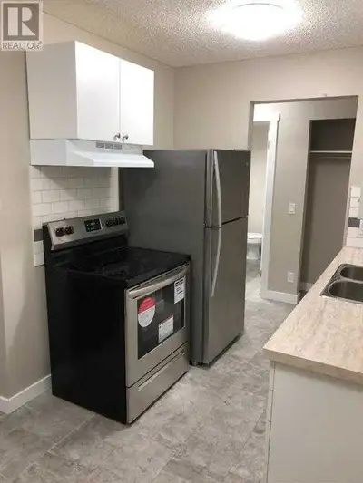 Newly Renovated 1bd Apartment. Availabe July 1st! Southwood. Beautiful quiet community Amazing locat...