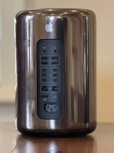 Mac Pro 6.1, Xeon, 32GB RAM, 256GB SSD, 2x AMD FirePro D500/4GB, View more