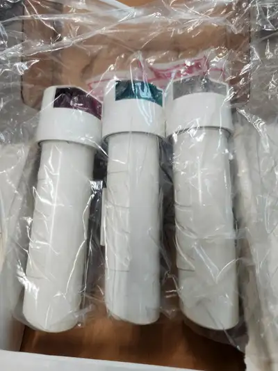 New set of red, green and white nav lights. Each takes 2 D size batteries. Bought them as a back up...