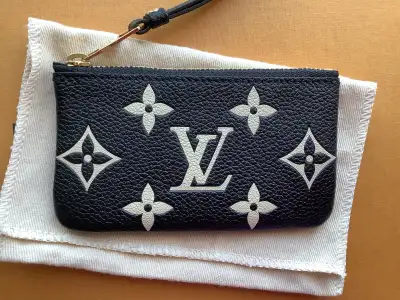 ❣️Neuf ❣️- Louis Vuitton - Pochette Clés - Monogram Bicolore, View more