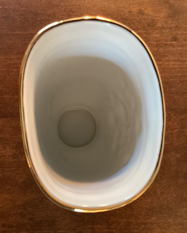 Small Porcelain Ceramic Vase with Genuine Gold Details Spain dans Décoration intérieure et accessoires  à Ouest de l’Île - Image 3