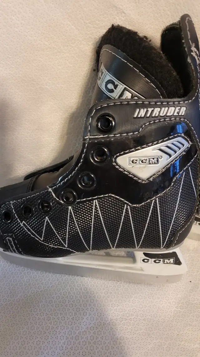 Youth Hockey Skates in Hockey in City of Toronto - Image 3