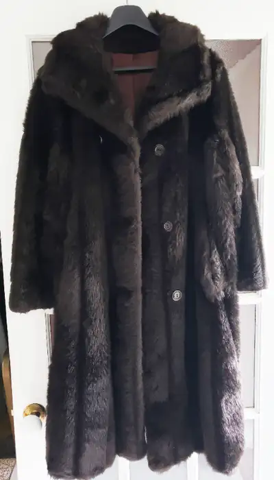 FAUX FUR WINTER COAT S -MANTEAU D'HIVER EN FAUSSE FOURRURE - P, View more