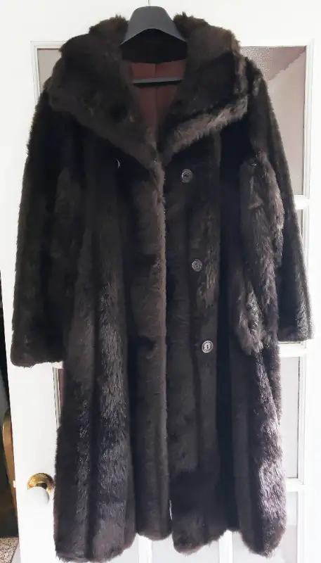 FAUX FUR WINTER COAT S -MANTEAU D'HIVER EN FAUSSE FOURRURE - P in Women's - Tops & Outerwear in Laval / North Shore - Image 2