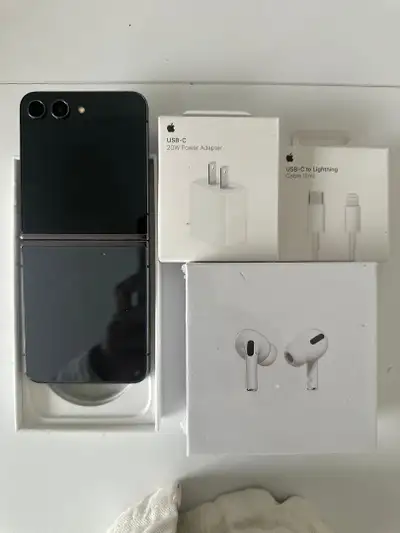 Samsung Galaxy Flip 5 256gb (Read Des) **Airpods Pkg+ Delivery**, View more