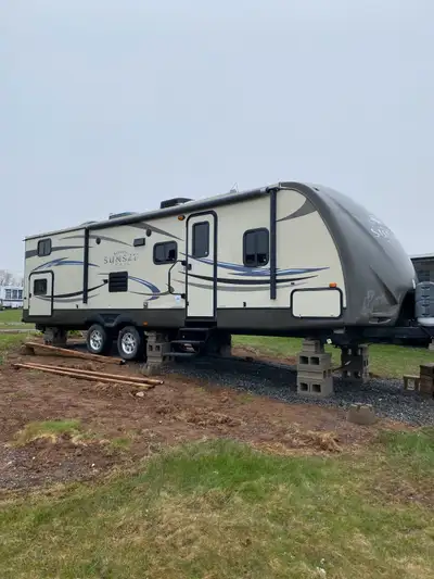 2013.. 29 foot Sunset Trail, reserve. Everything works and in good shape. Front queen bed with four...