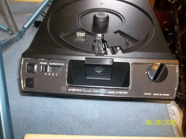 Kodak Carousel Projector with Five Carousel Trays and  Screen in Arts & Collectibles in Grand Bend - Image 4