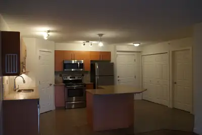 Spacious 1100sqft luxury condo for rent in Bankview