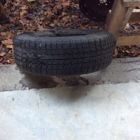 Single Michelin X-Ice 215 70 R16 Winter tire.