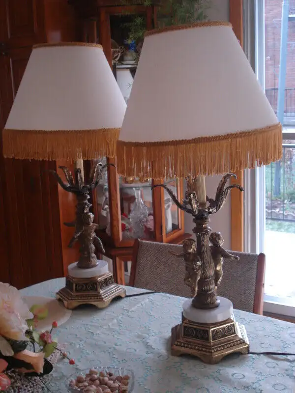 TWIN CHERUB TABLE LAMPS ANTIQUE BRASS MARBLE in Indoor Lighting & Fans in City of Montréal - Image 2