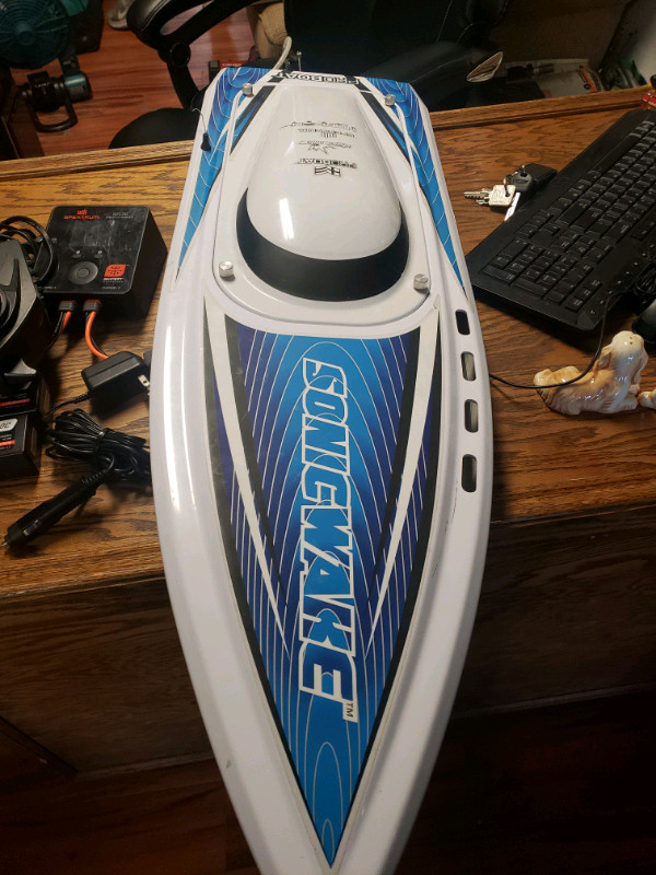 Sonic wake pro boat rc boat with all accessories included Hobbies
