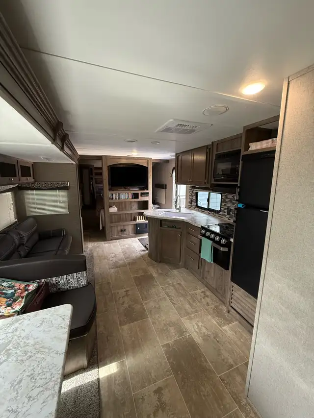 2019 Aspen trail Holiday Trailer  in Travel Trailers & Campers in Fort St. John - Image 8
