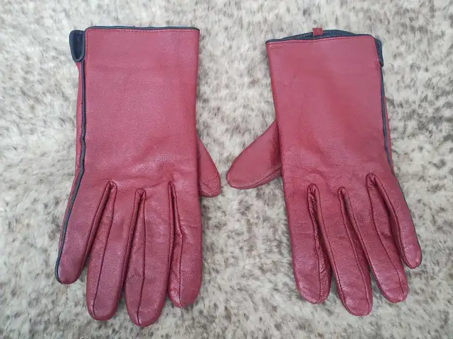 Gloves - women's size M in Other in Calgary - Image 2