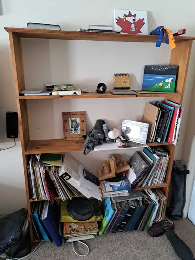 This used bookcase is perfect for storing your favourite reads and displaying cherished items. It's...