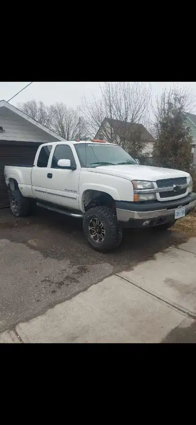 2003 quadrasteer. Rough country 6" lift kit. Leather. 5.3L 4L60 and 4:11 gears. Bought as a project....