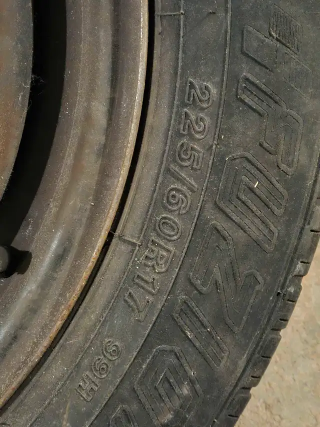 Chevy rims and tires  in Tires & Rims in Cornwall - Image 2