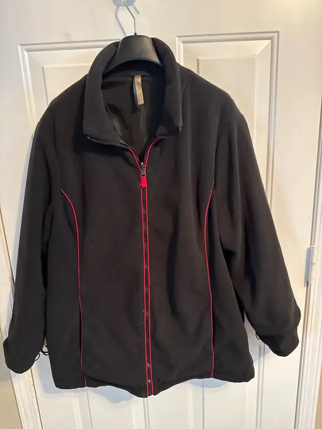 Wind River Fleece Jacket in Women's - Tops & Outerwear in Calgary - Image 2