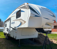 2011 Outback 28.5 foot camper 5th wheel