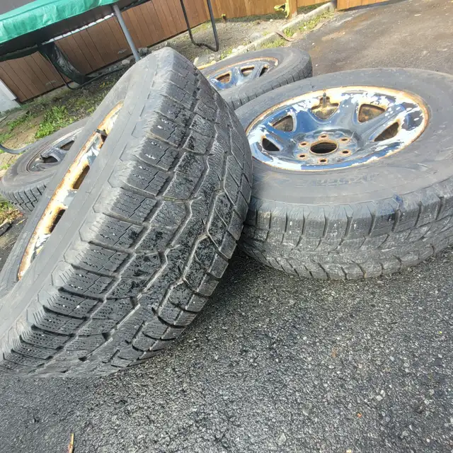 4 Pneus d'hiver 265/70R17 in Tires & Rims in Rouyn-Noranda - Image 4