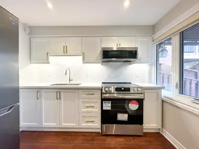Bright, Newly Renovated Walk-Out Basement Studio for Rent in Vaughan – Move-In Ready! Location: Vaug...