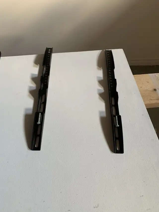 TV Rack Universelle (Négociable) in Other in Trois-Rivières - Image 4