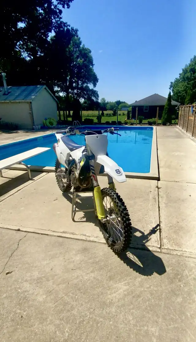 2019 fc250 in Dirt Bikes & Motocross in London - Image 11