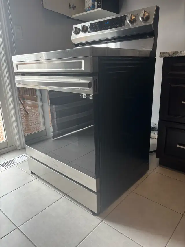 Samsung 30” 6.3 cu ft smart electric stove for sale in Stoves, Ovens & Ranges in City of Toronto - Image 4