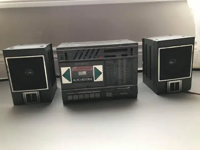 Sony CFS-5000S AM/FM-MW-SW 7 Band Receiver/Recorder  Vintage in Stereo Systems & Home Theatre in City of Toronto - Image 3