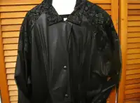 40$ - Manteau en Cuir Femme M / Full Length Ladies Leather Coat.
