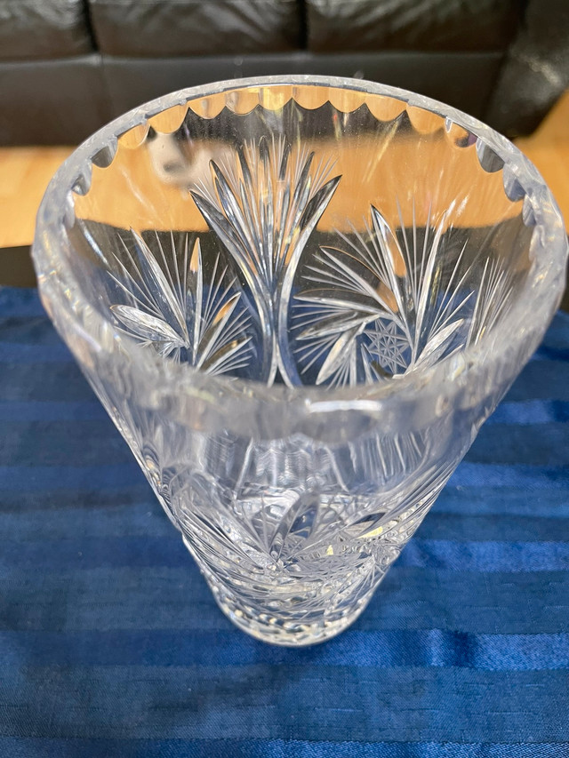Pinwheel Crystal vase  in Home Décor & Accents in Mississauga / Peel Region - Image 4