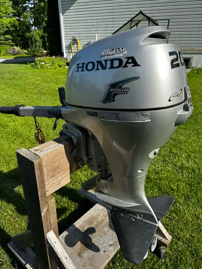 Excellent condition Short shaft Ready to go Gas cable and tank included. Low hours, used as a motor...