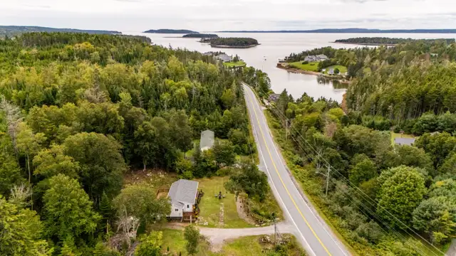 Seabright Home for Sale – $449,000 |3 bed+1.5 bath,Peggy’s Cove