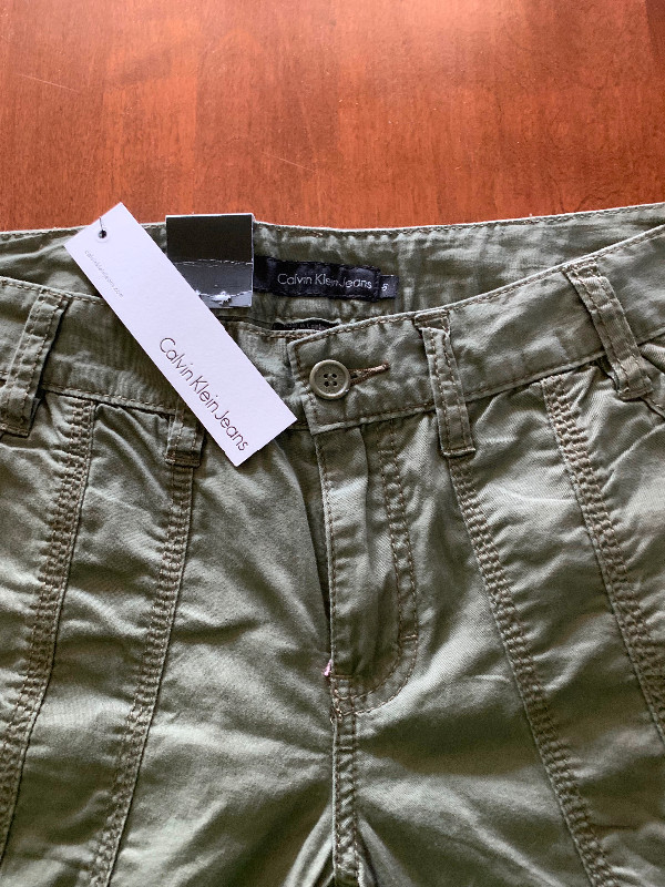 Women’s Calvin Klein capri pants. Size 8 New with tags att in Women's - Bottoms in Brantford - Image 2
