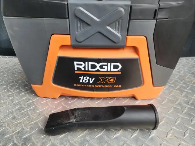 RIDGID 11L (3 Gal.) 18-Volt Cordless Wet/Dry Shop Vacuum W Extra in Power Tools in Windsor Region - Image 5