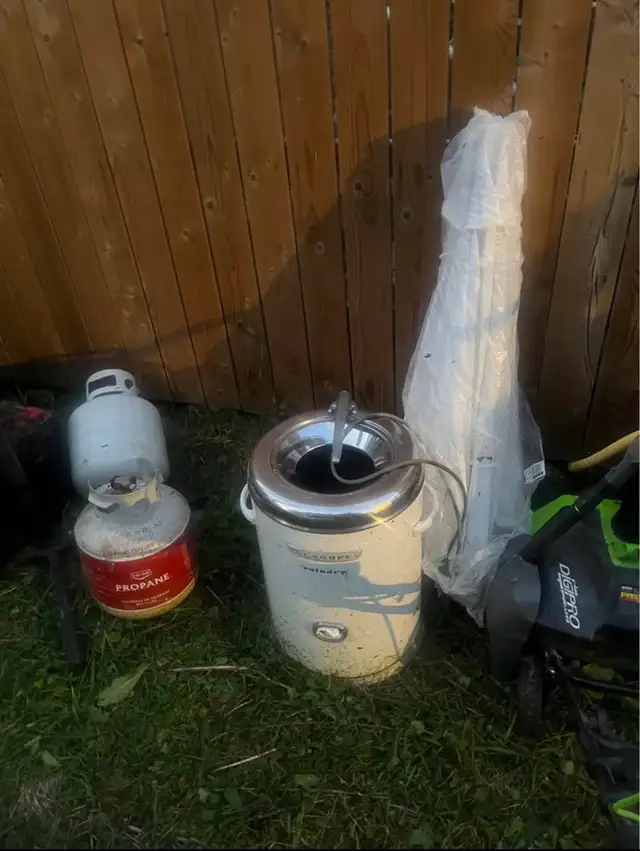 GarageSale Items:shop Vac, Tools, Garden Equipment a in Other in Saskatoon - Image 7