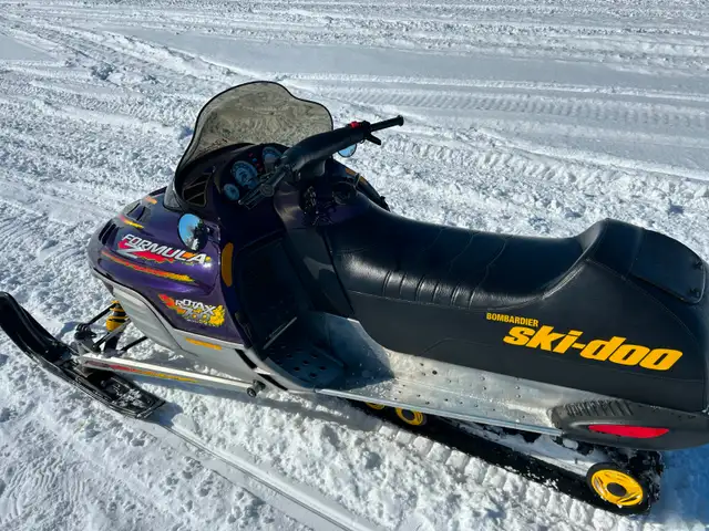 Skidoo Formula Z 700 édition millenium in Snowmobiles in Longueuil / South Shore - Image 3