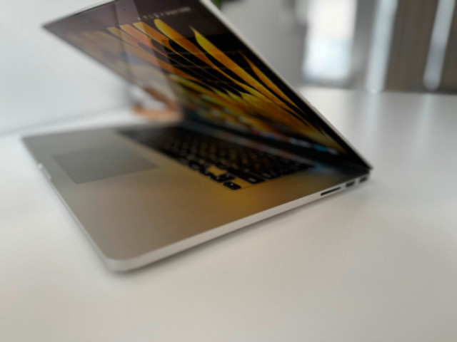 Apple MacBook Pro 15" Retina Quad-Core Intel i7 4GHz, 2GB Video in Laptops in Victoria - Image 3