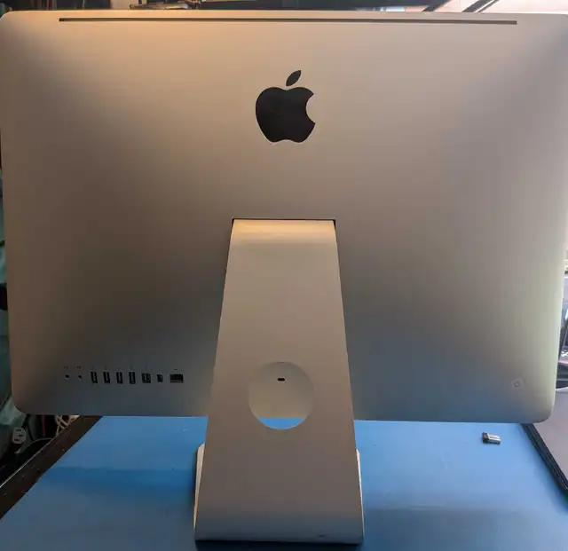 21.5" iMac, Core i3 Processor, macOS Monterey  in Desktop Computers in Calgary - Image 4