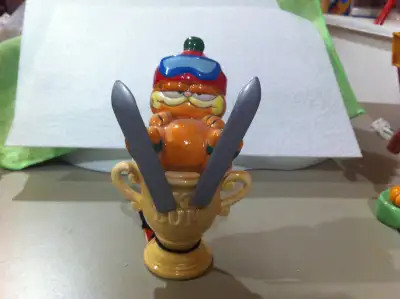 Garfield - Vintage 'Ski Bum' Trophy Ceramic Figurine, View more