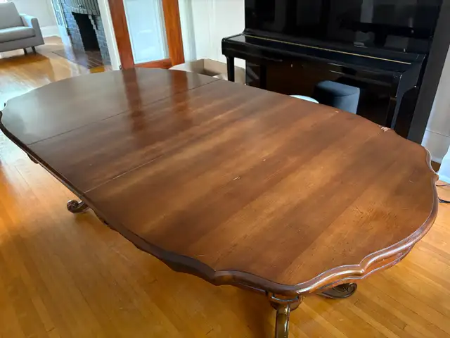 Antique Dining Table in Dining Tables & Sets in City of Toronto - Image 6