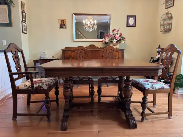 Dining Room Table and Chairs Set in Dining Tables & Sets in Hamilton - Image 4