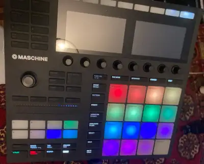 Near mint mk3. Comes with all original packaging. Packaging has some wear and tear. Looking for stud...