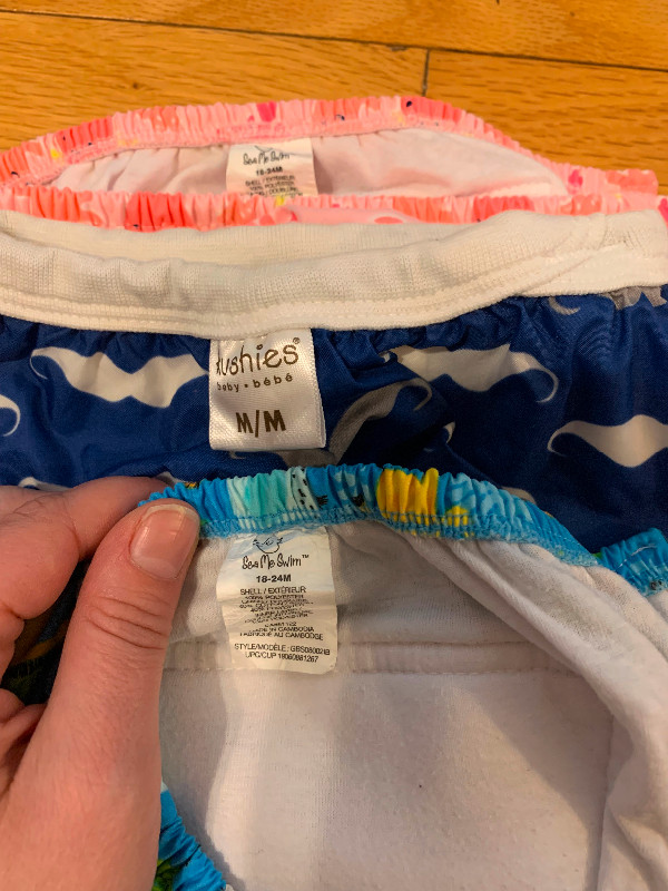 Size medium reusable swimming diapers in Bathing & Changing in Winnipeg - Image 2