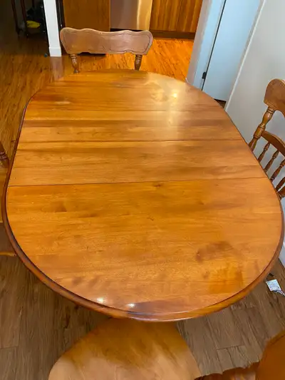 Table de cuisine et 4 chaises, View more