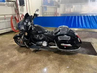 2012 victory cross country touring with removable storage rack, hard lockable saddle bags, 106ci vtw...