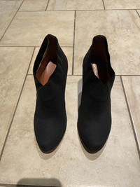 PRICE DROP Andre Assous Women’s Booty Shoes - Size 7 (37)