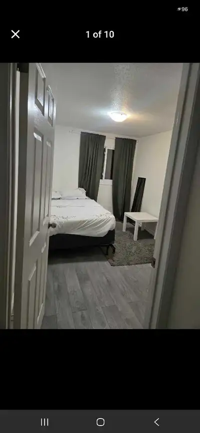 10 mins downtown/UottawaCentre, 5 mins to La Cite college ,7 mins fromSt Laurent Shopping mall Looki...