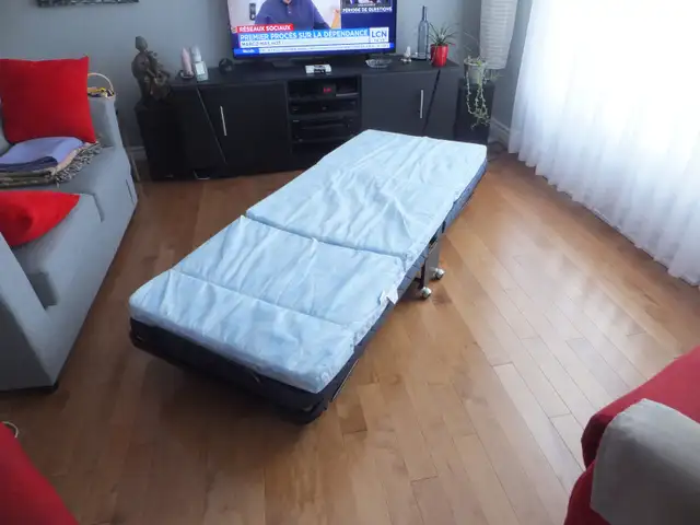 Lit pliant in Beds & Mattresses in Québec City - Image 4